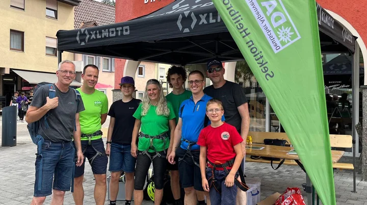 Gruppenfoto Helfer Bezirksgruppe Künzelsau auf dem Stadtest 2025 | © DAV Heilbronn